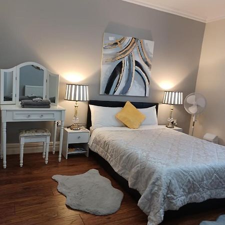 ריל Gabriel Guesthouse מראה חיצוני תמונה