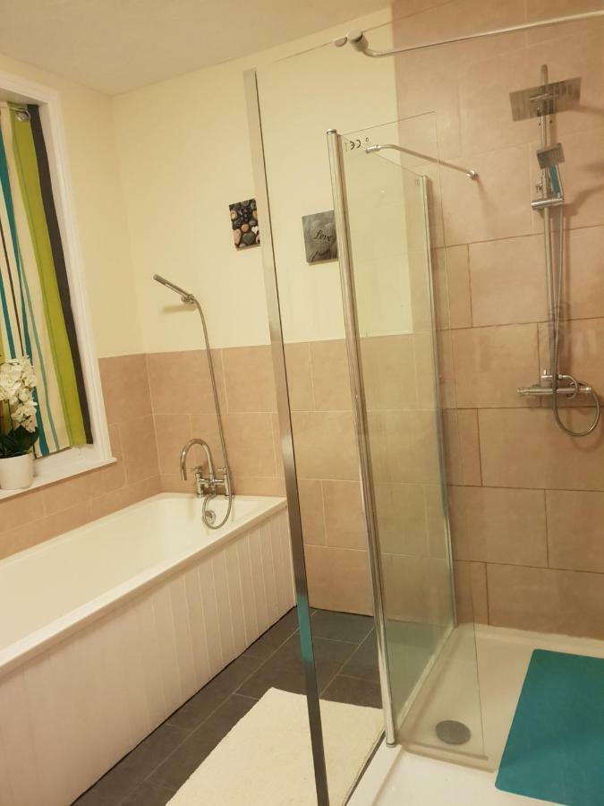 ריל Gabriel Guesthouse מראה חיצוני תמונה